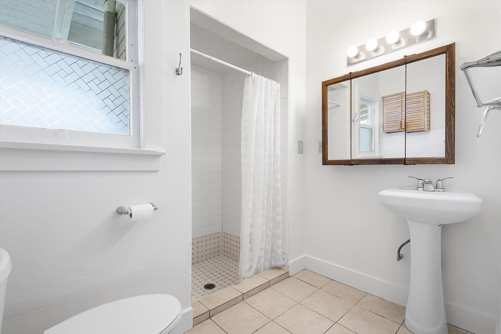 Alameda House: 1545 Verdi St #A