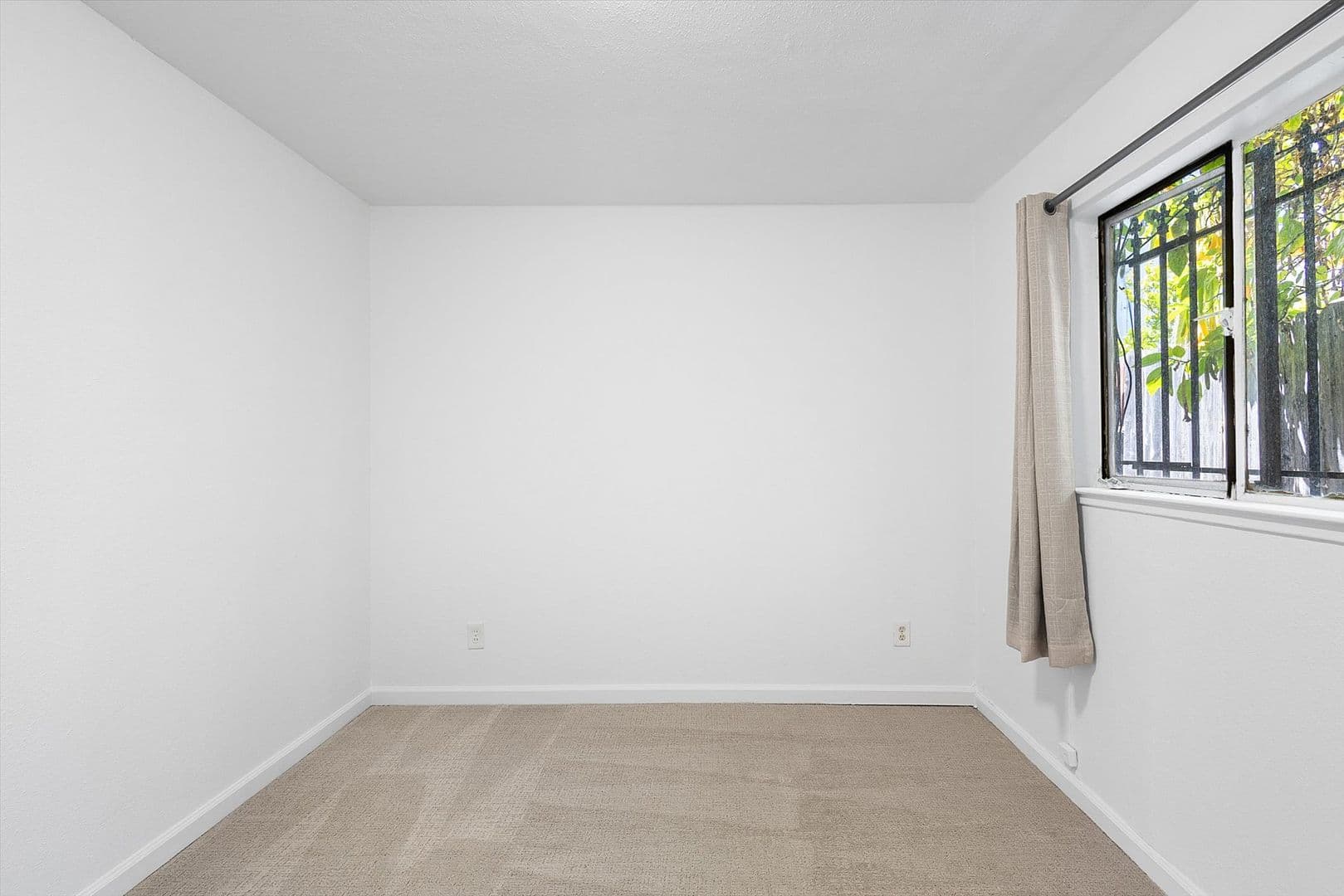 Oakland Apartment: 1843 & 1847 E 25th St