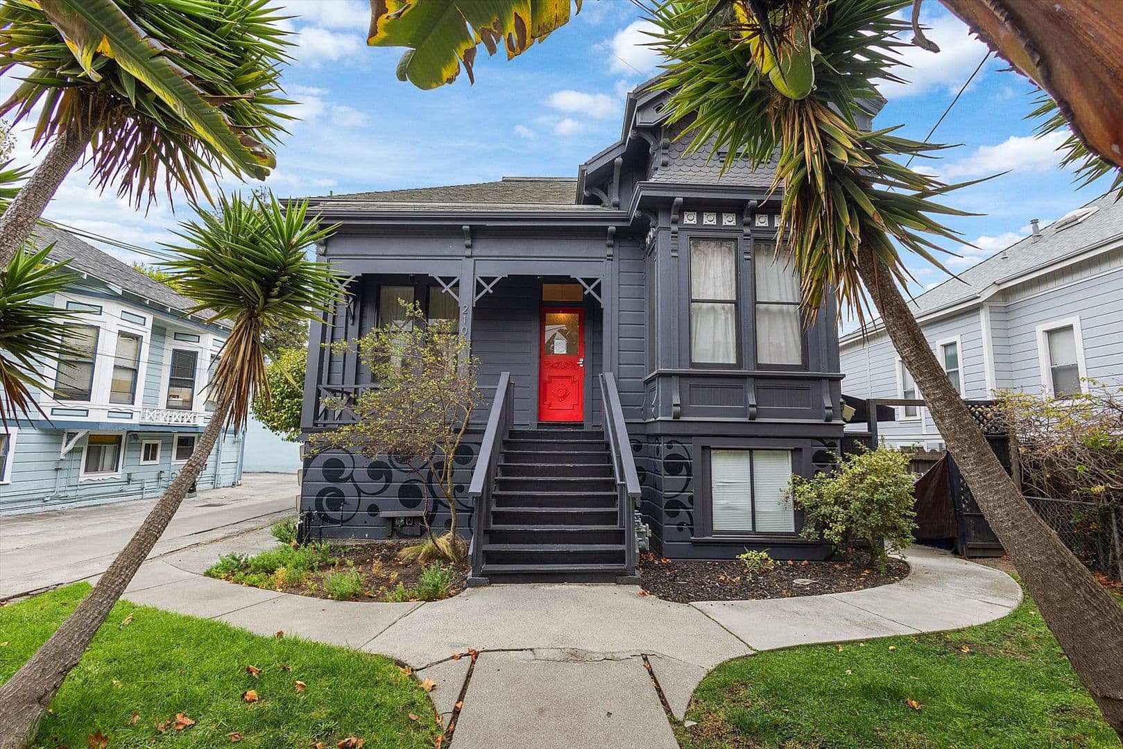 Alameda Apartment: 2108 San Antonio Ave