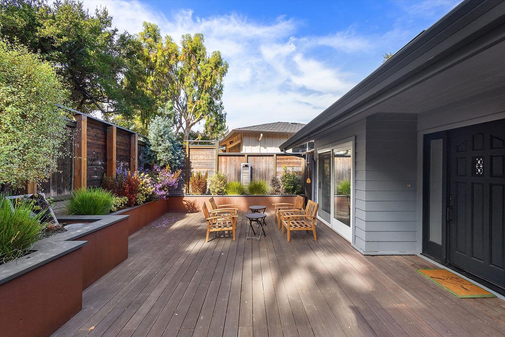 Oakland House: 6140 Bullard Dr