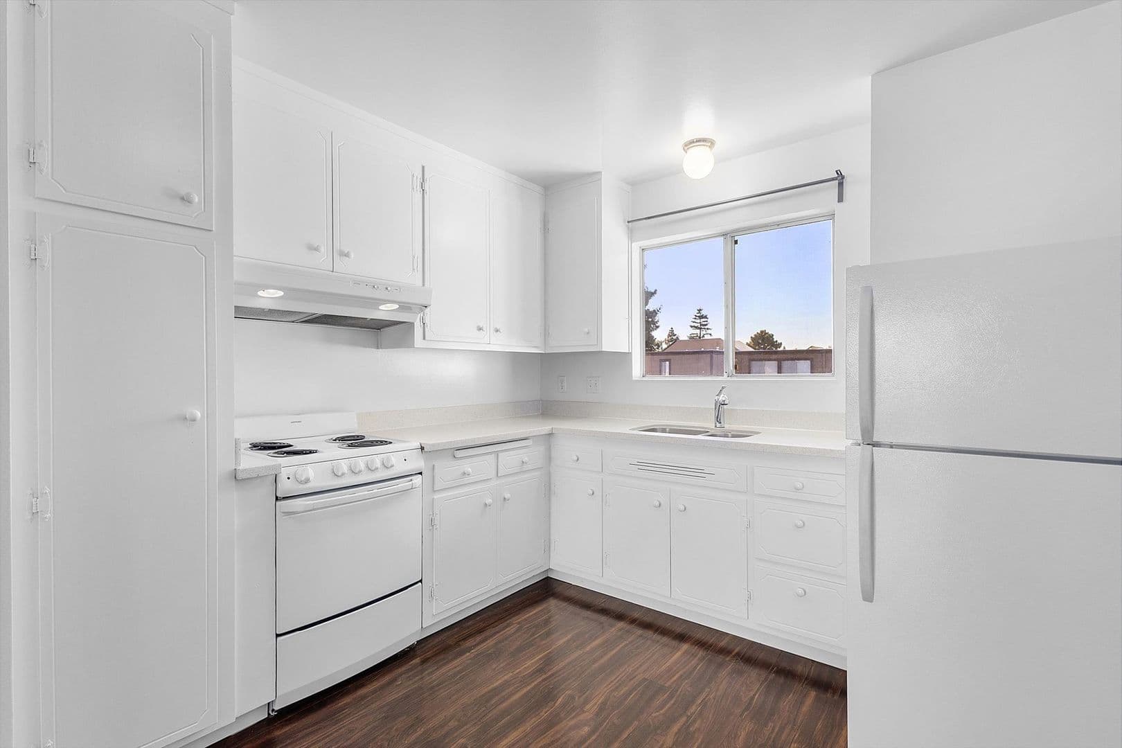 Alameda Apartment: 1836 Central Ave
