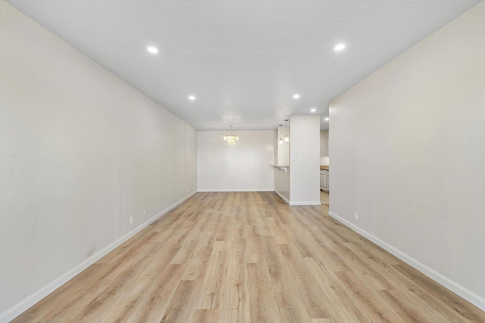 Oakland Apartment: 528 Merritt Ave #307