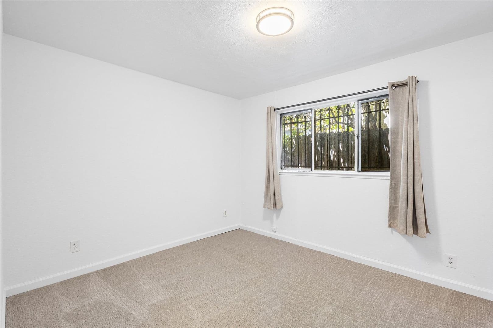 Oakland Apartment: 1843 & 1847 E 25th St