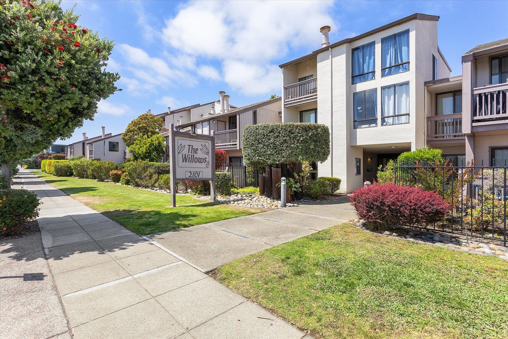 Alameda Condo: 2101 Shoreline Dr #348