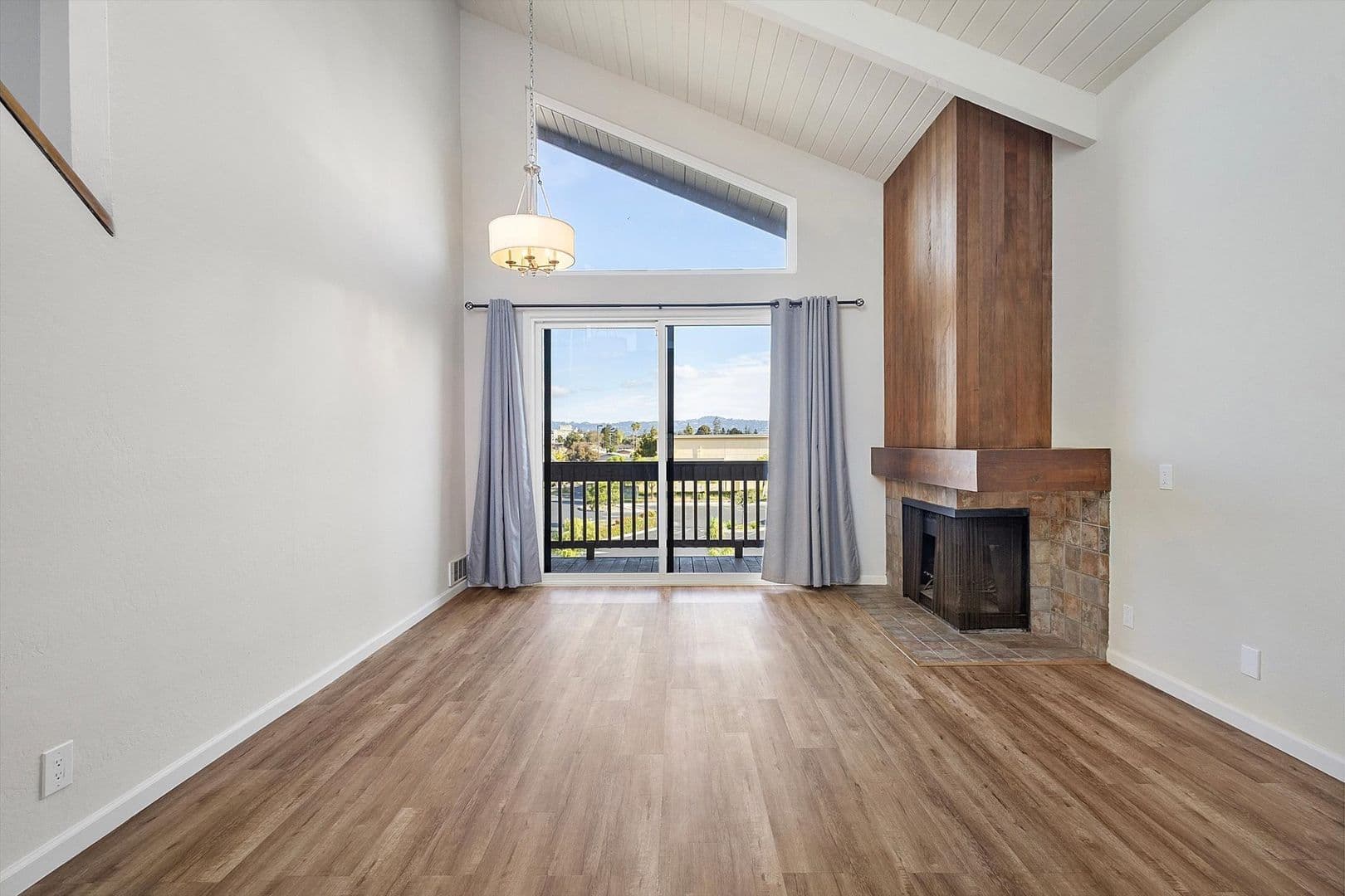 Alameda Condo: 2101 Shoreline Dr #348