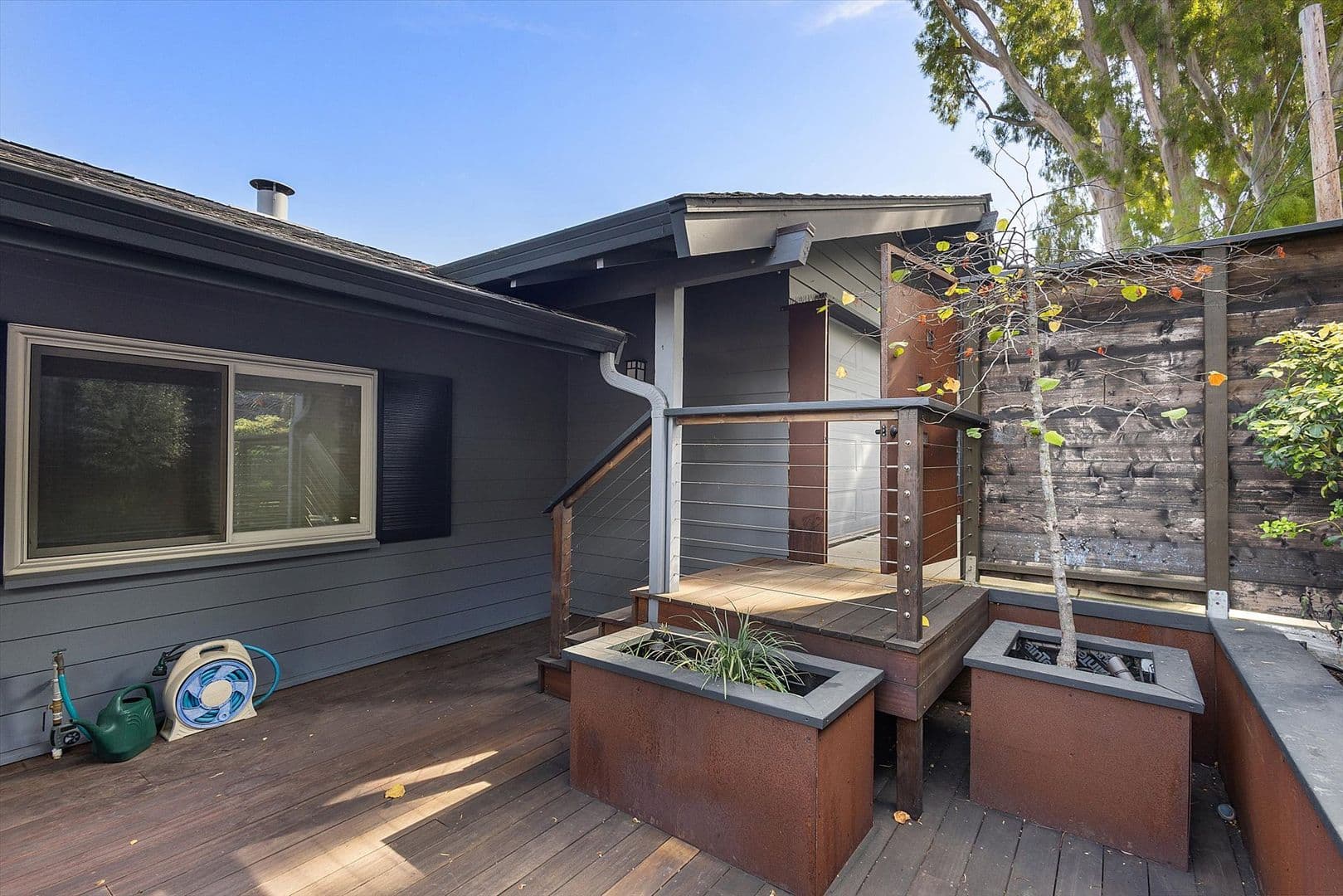 Oakland House: 6140 Bullard Dr