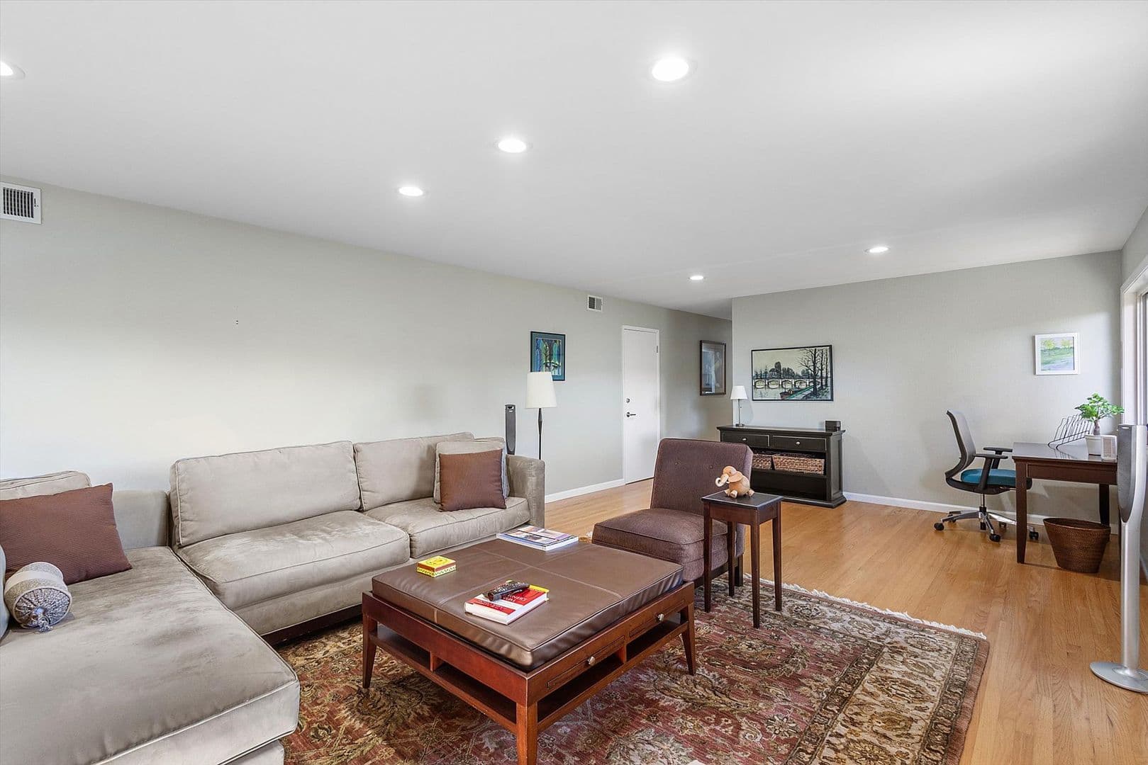 Oakland House: 6140 Bullard Dr