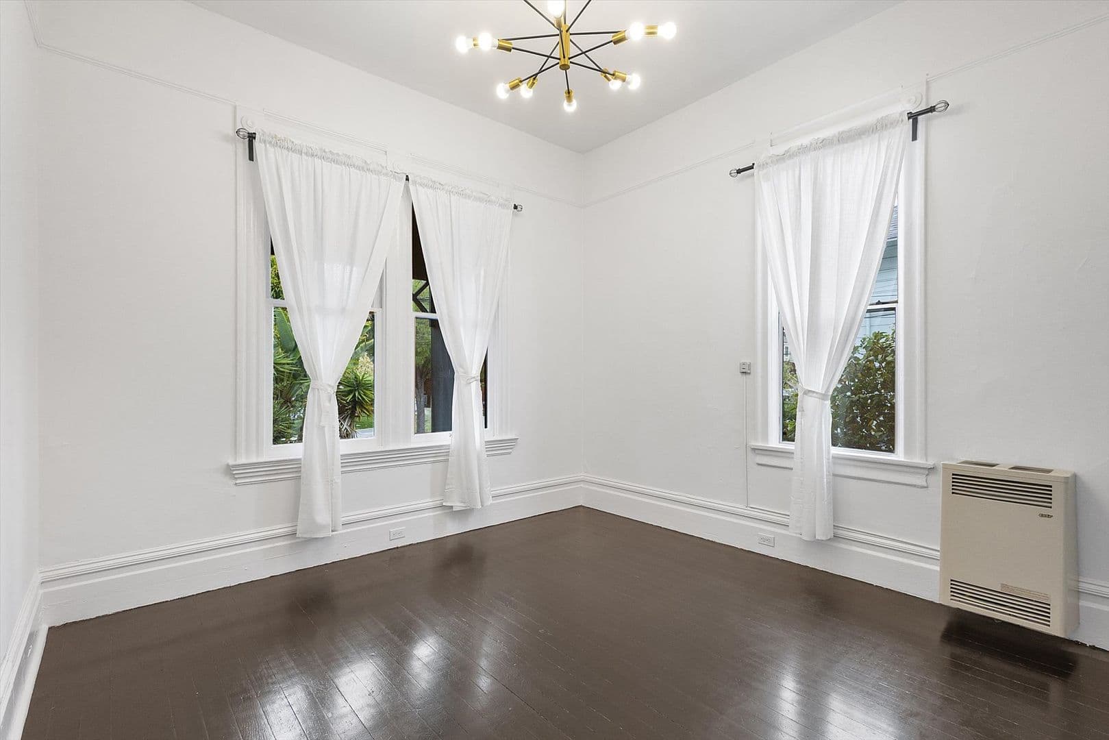 Alameda Apartment: 2108 San Antonio Ave