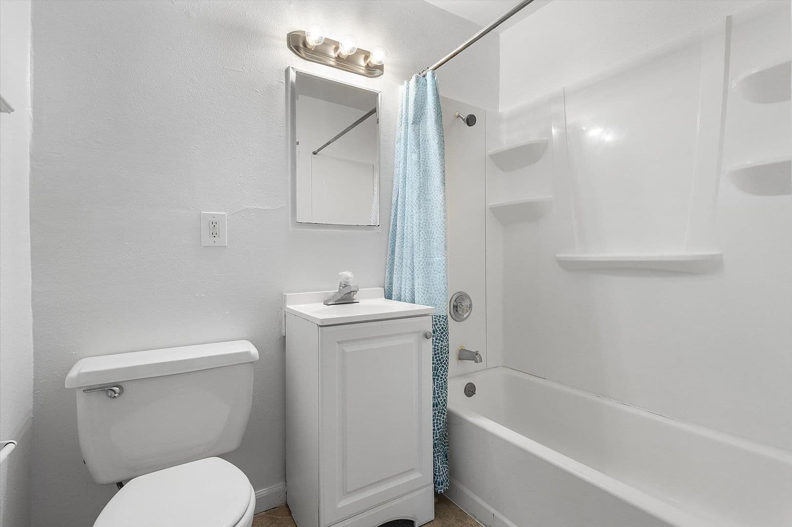 Oakland Apartment: 1843 & 1847 E 25th St