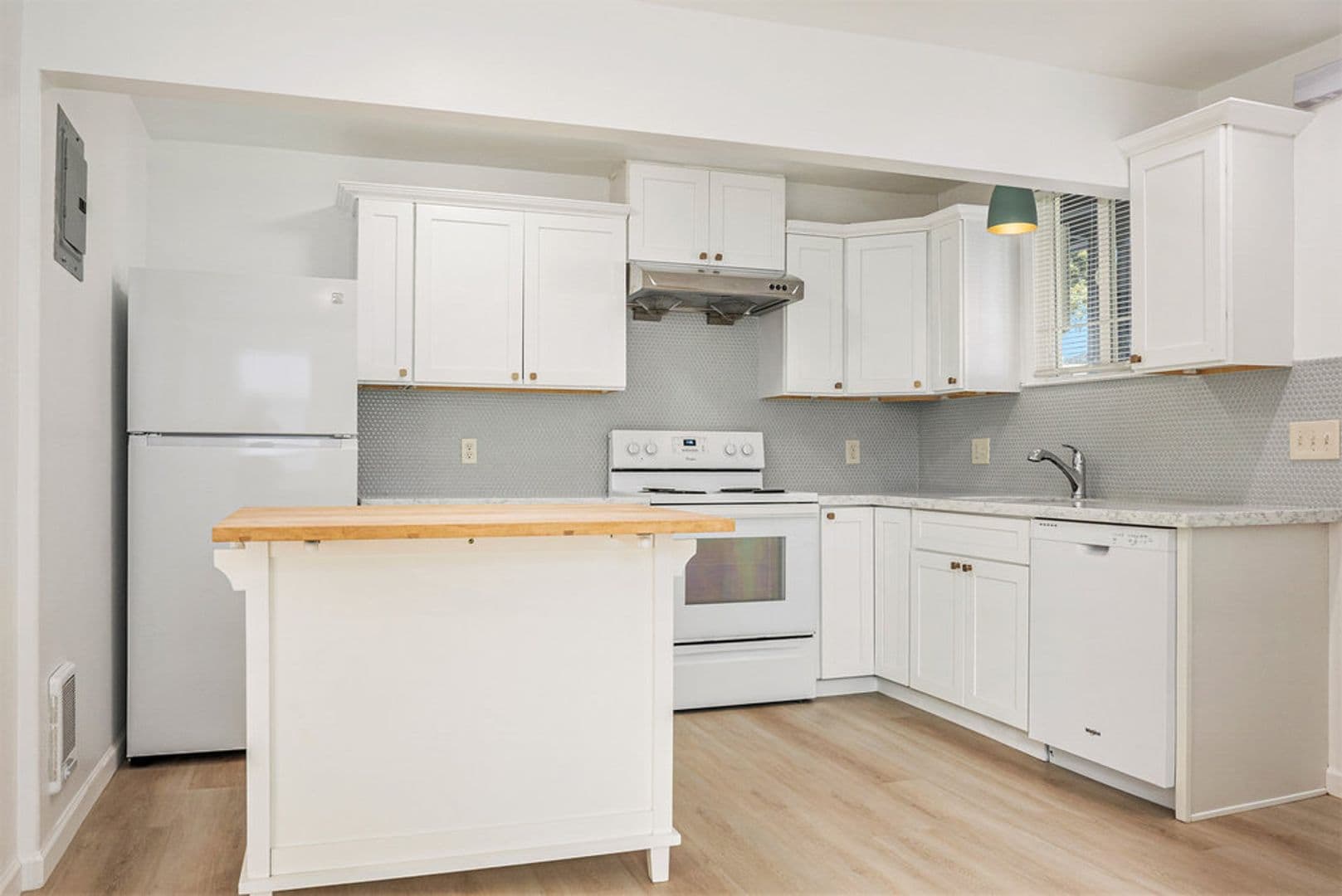 Alameda Apartment: 765 Taylor Ave #A