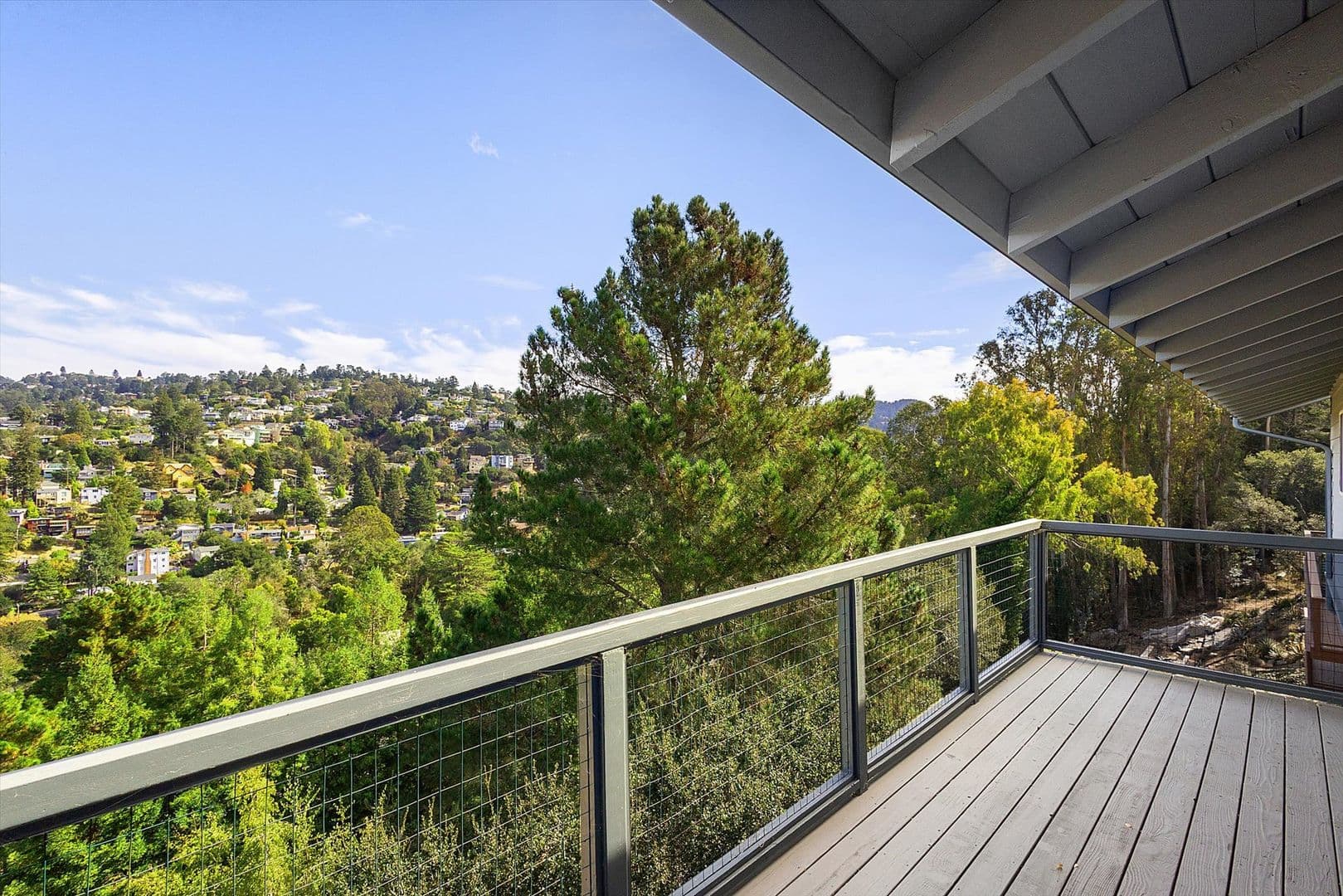 Oakland House: 6140 Bullard Dr