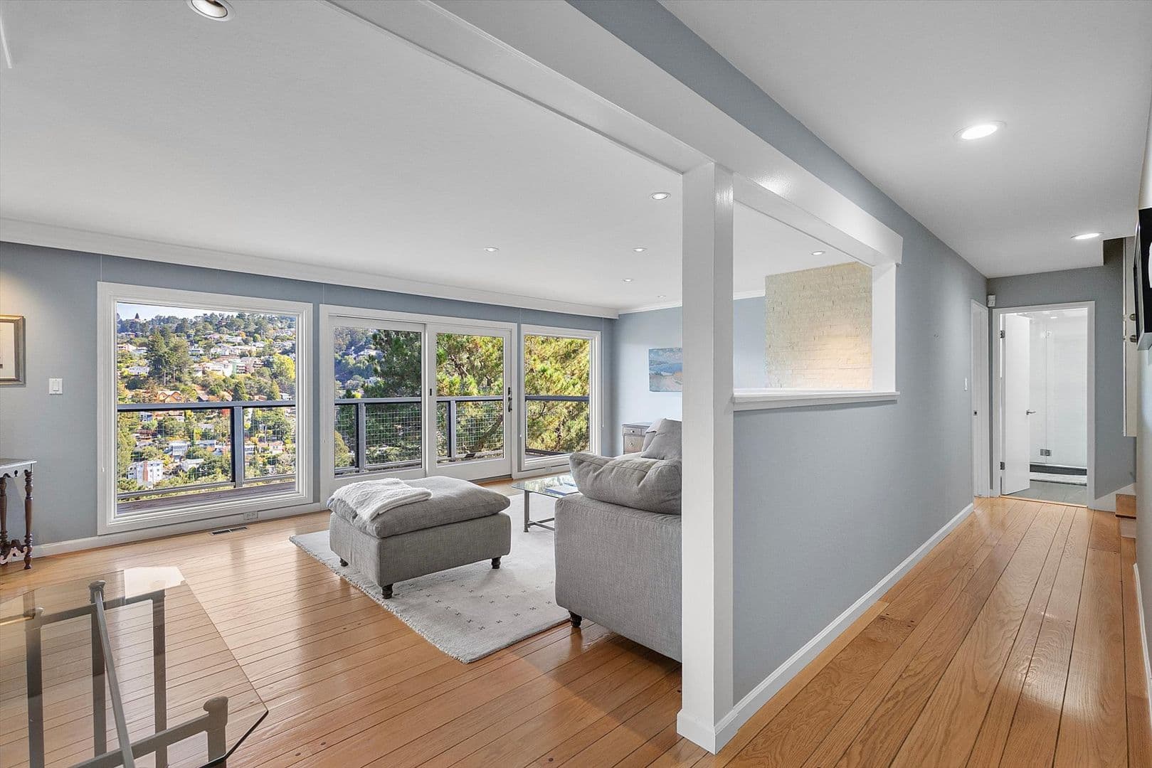 Oakland House: 6140 Bullard Dr