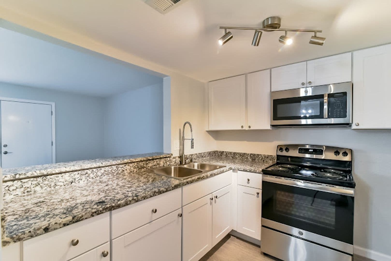 Fort Worth Apartment: 6608 South Freeway