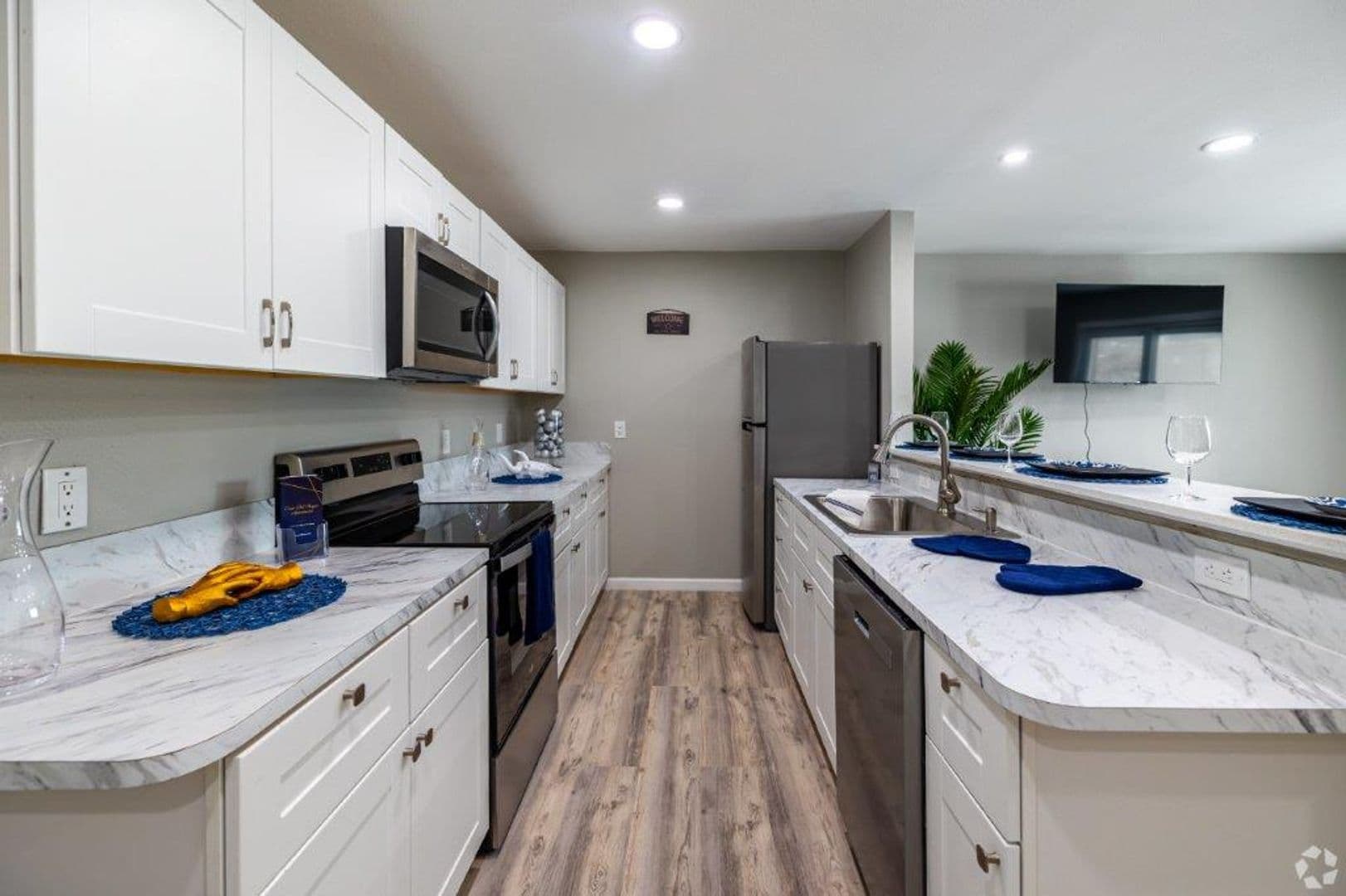 Arlington Apartment: 1736 W. Randol Mill Rd.