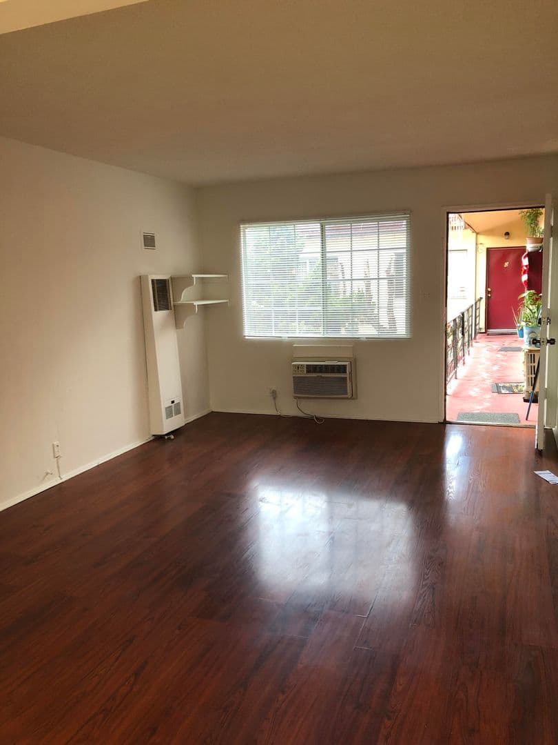 Panorama City Apartment: 8815 Van Nuys Blvd.  - I