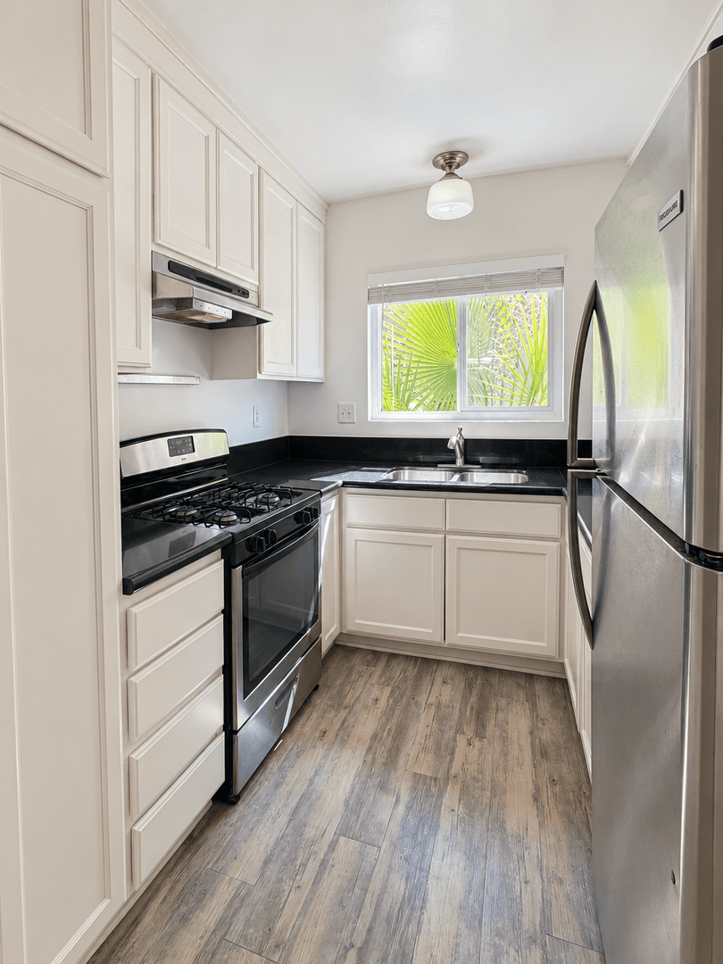 San Diego Apartment: 4417 Idaho Street