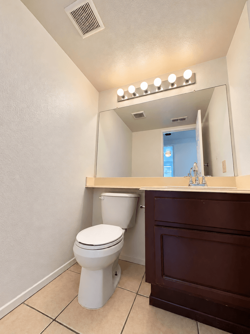 San Diego House: 7935 Winans Cove