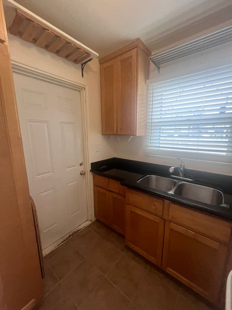 Ocean Beach Apartment: 5057-5071 Lotus Street