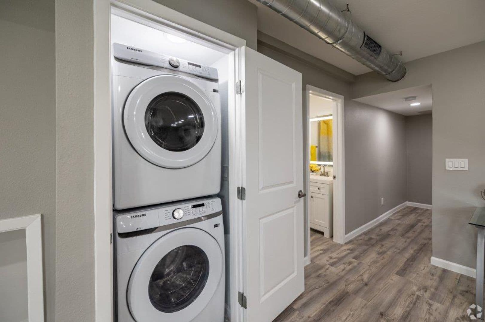 Arlington Apartment: 1736 W. Randol Mill Rd.