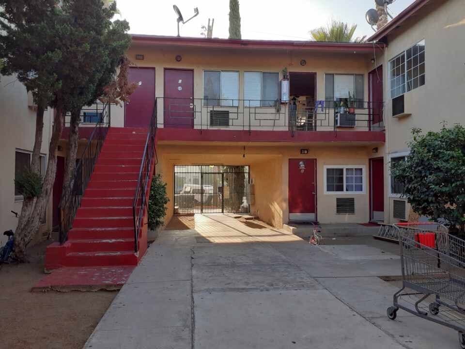Panorama City Apartment: 8815 Van Nuys Blvd.  - I