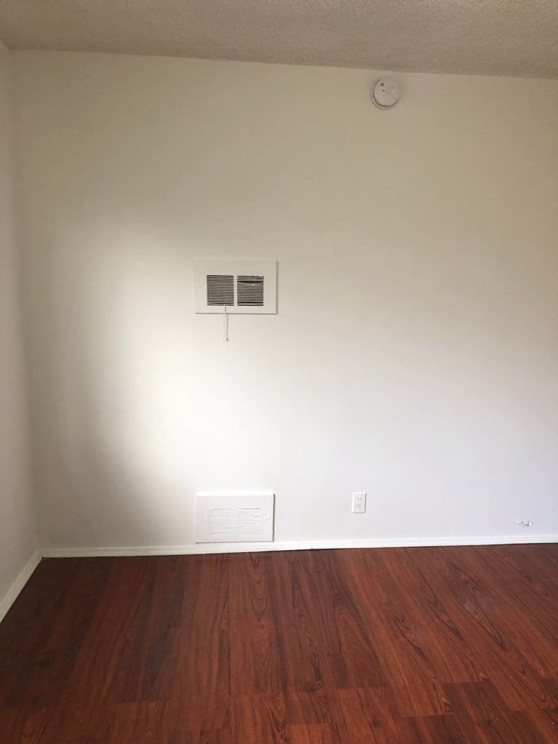 Panorama City Apartment: 8815 Van Nuys Blvd.  - I
