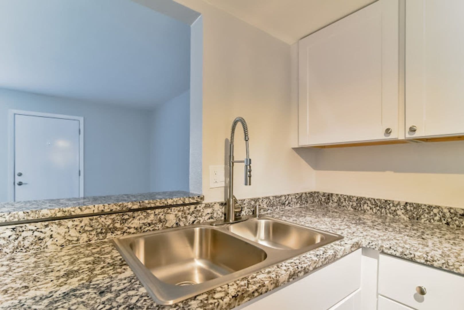 Fort Worth Apartment: 6608 South Freeway