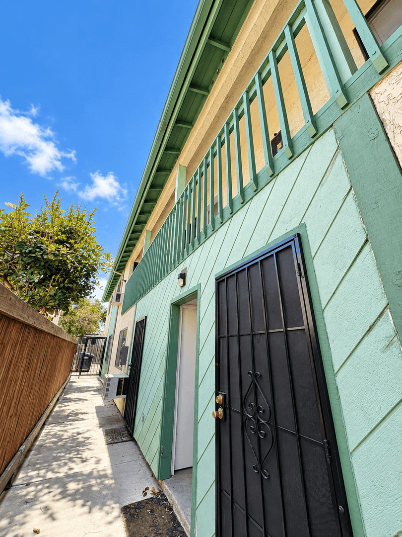 San Diego Apartment: 4471 48th Street