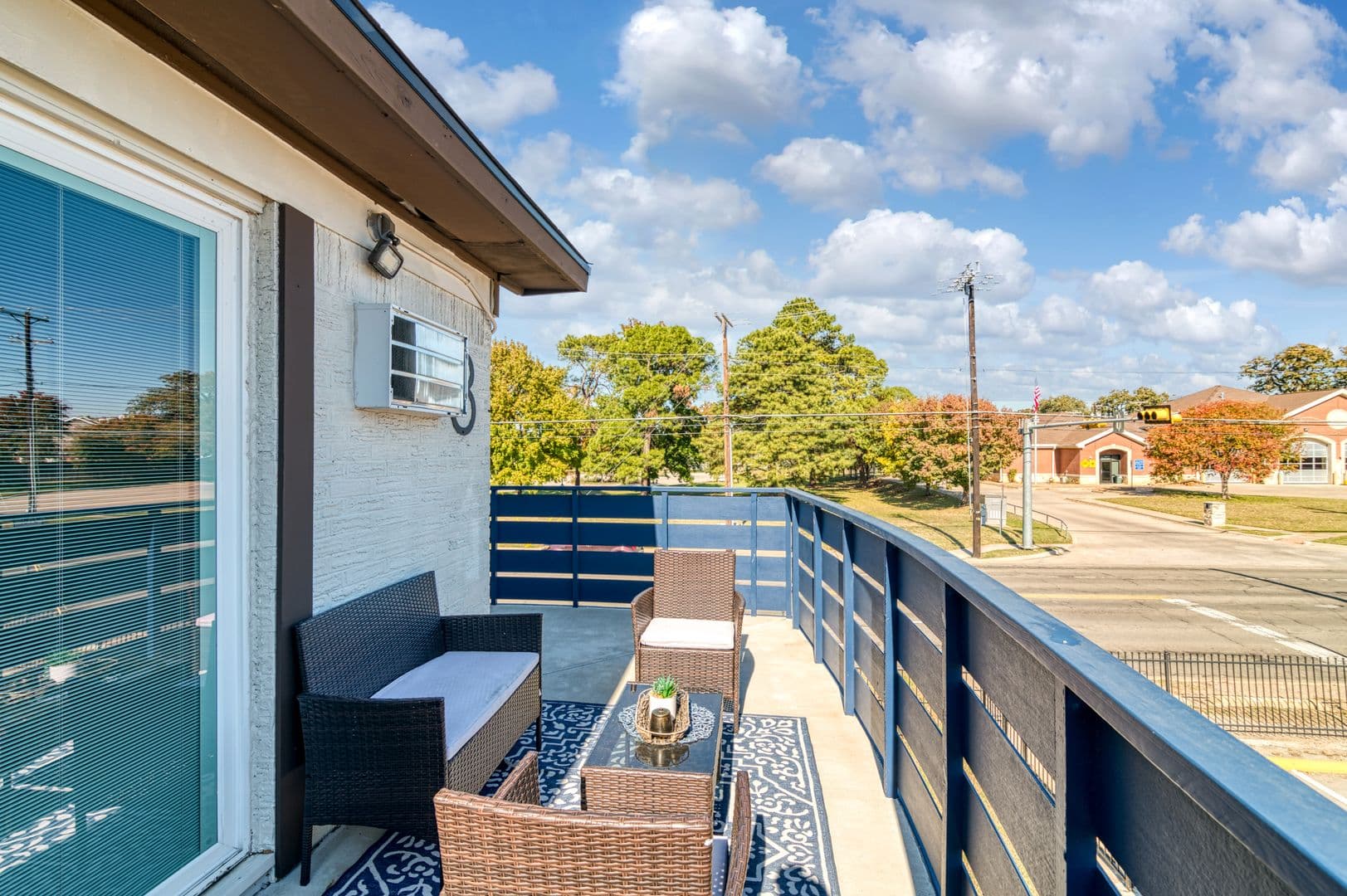 Arlington Apartment: 1736 W. Randol Mill Rd.