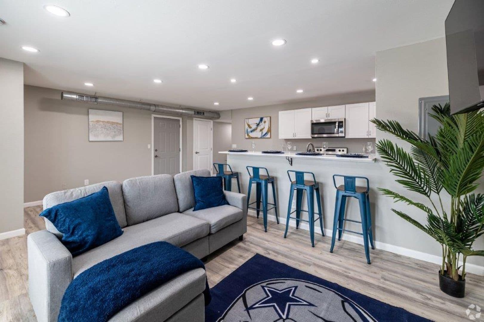 Arlington Apartment: 1736 W. Randol Mill Rd.
