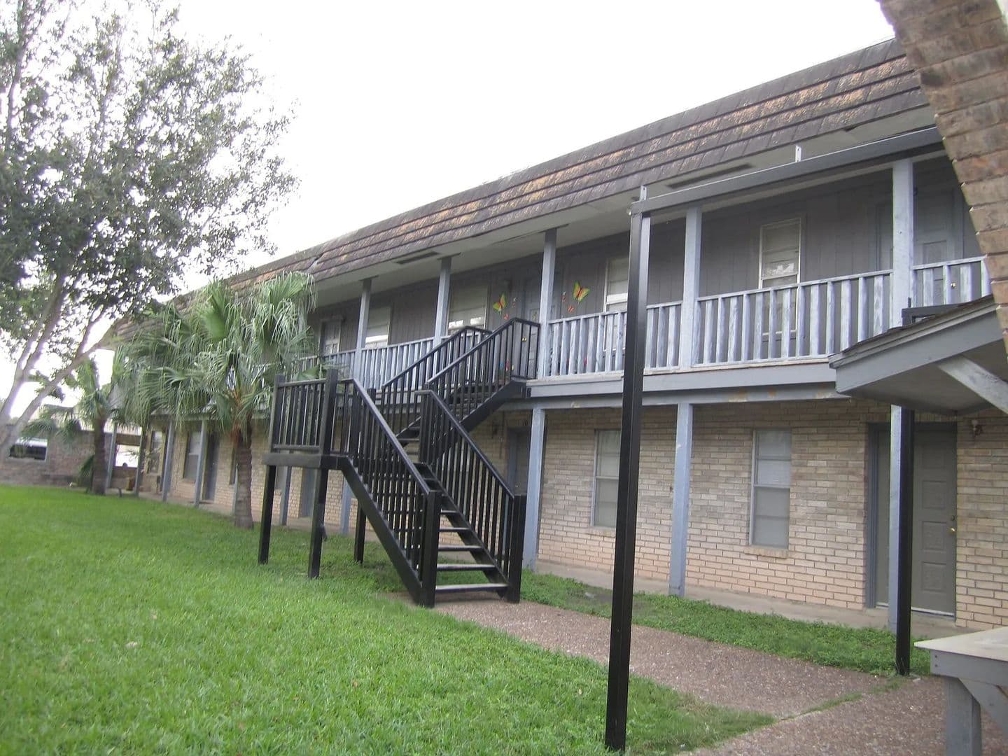 Mercedes Apartment: 630 S Missouri Ave