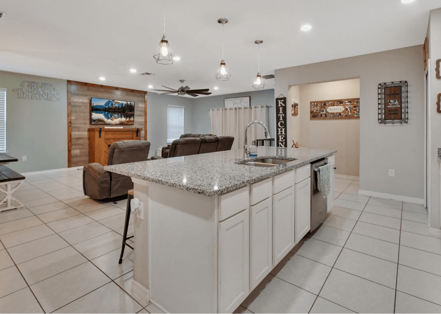 DeLand House: 109 Big Pine Key Blvd