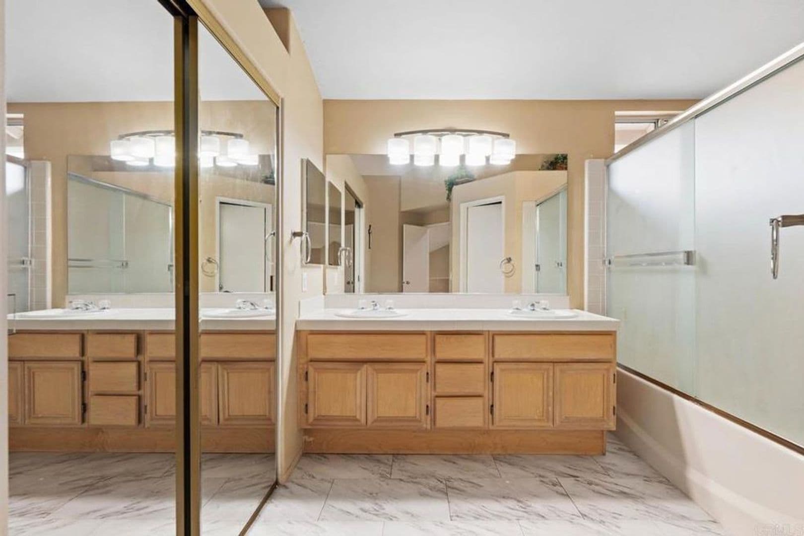 Chula Vista House: 2454 La Costa