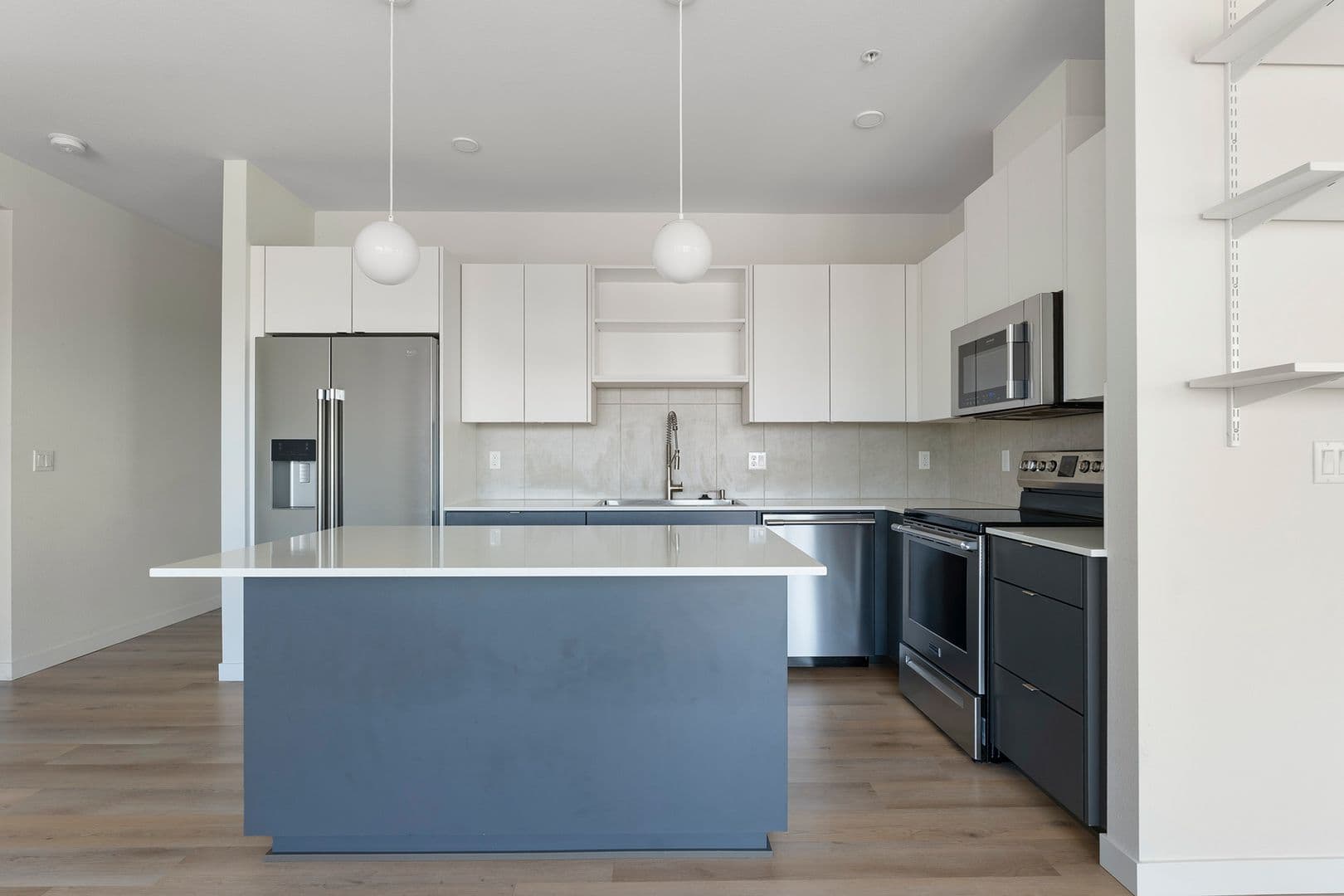 Portland House: 425 NE Bryant St #304