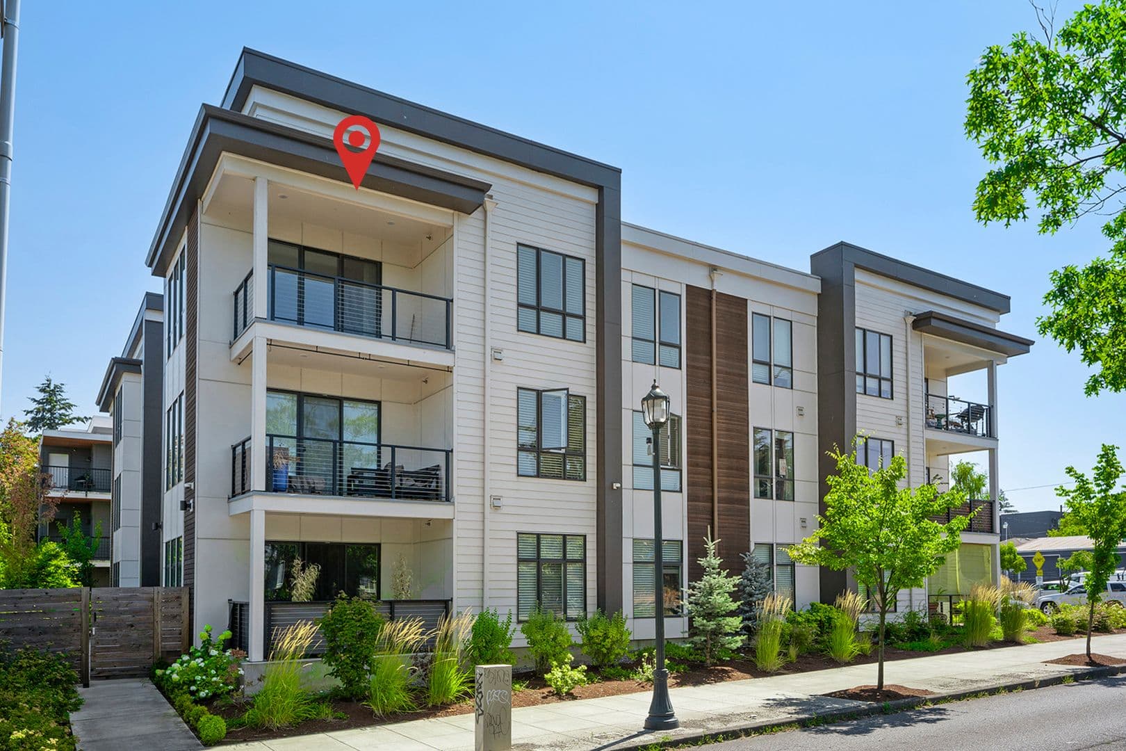 Portland House: 425 NE Bryant St #304