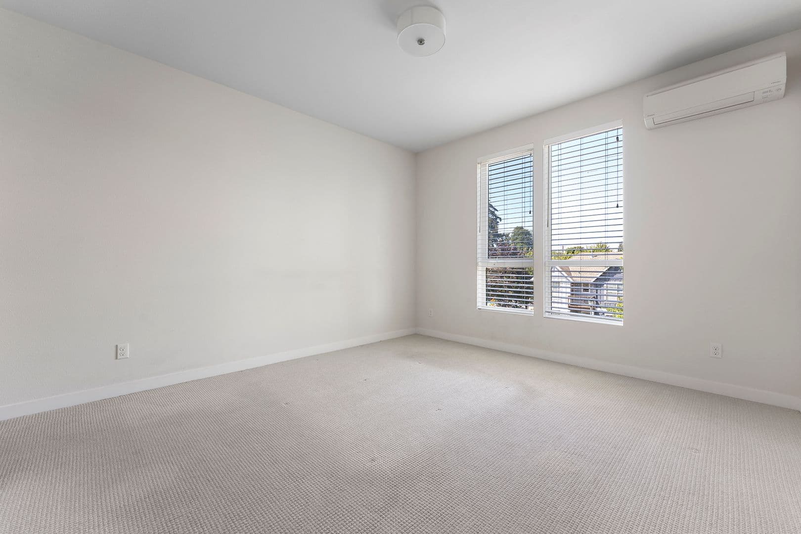 Portland House: 425 NE Bryant St #304