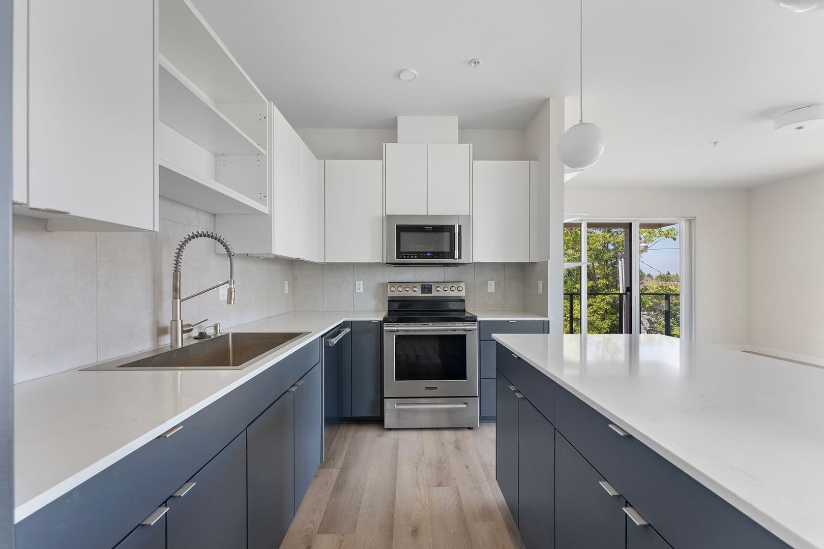 Portland House: 425 NE Bryant St #304