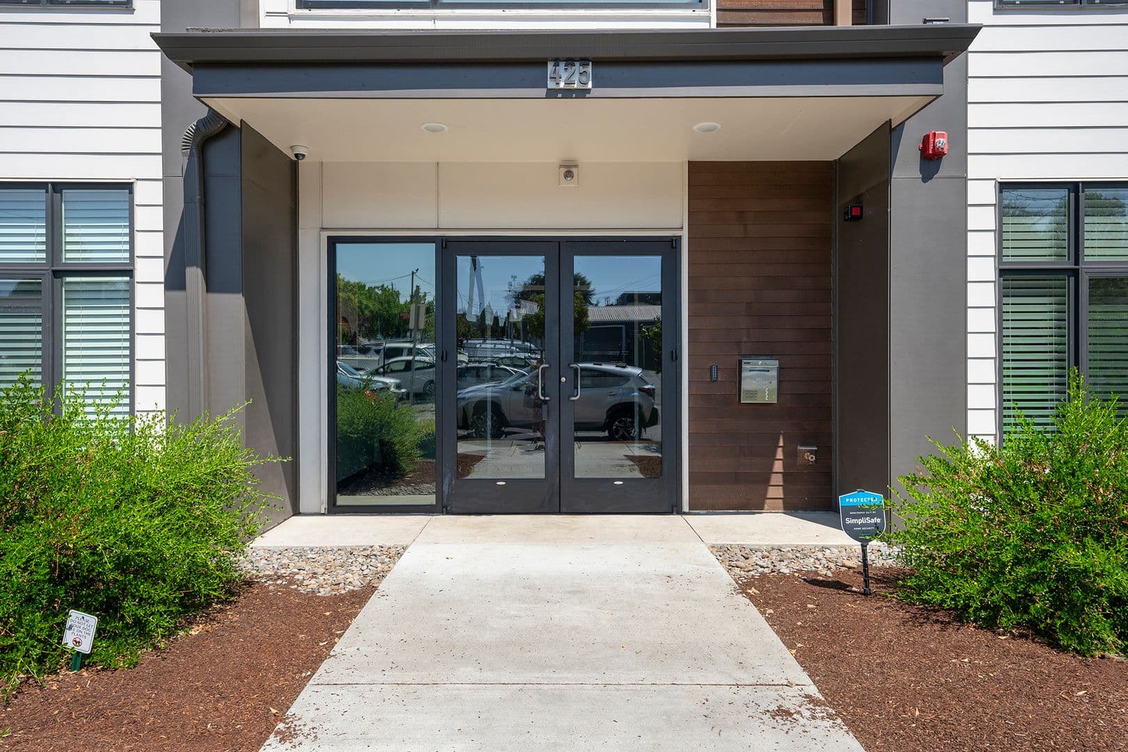 Portland House: 425 NE Bryant St #304