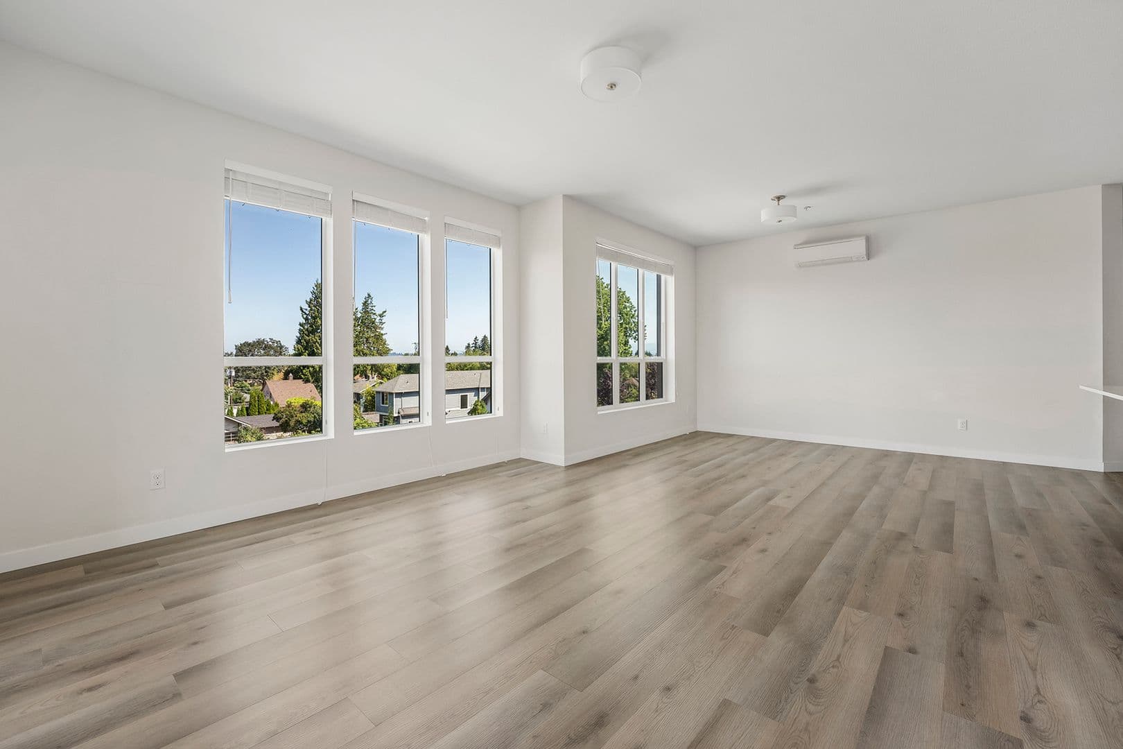 Portland House: 425 NE Bryant St #304
