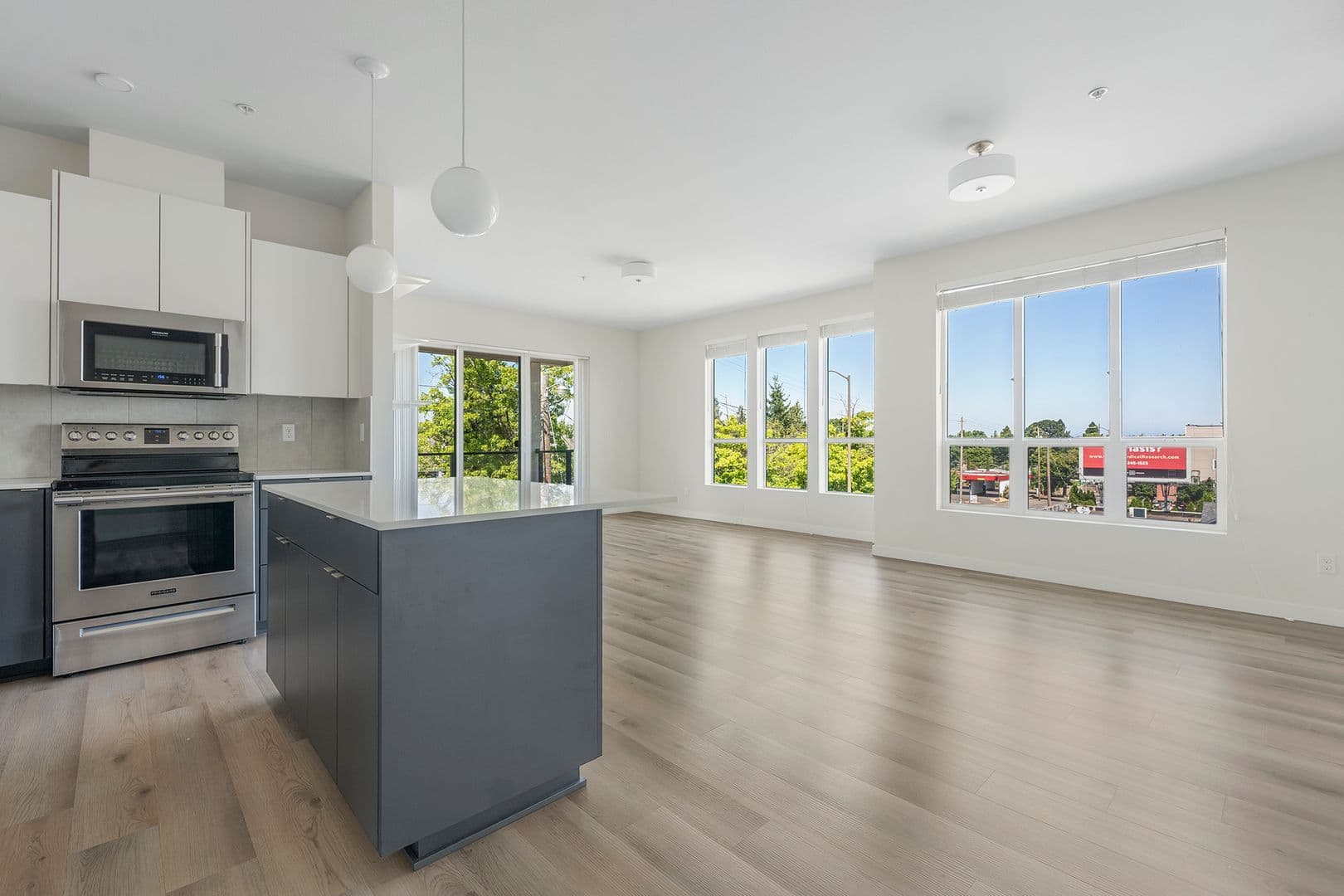 Portland House: 425 NE Bryant St #304