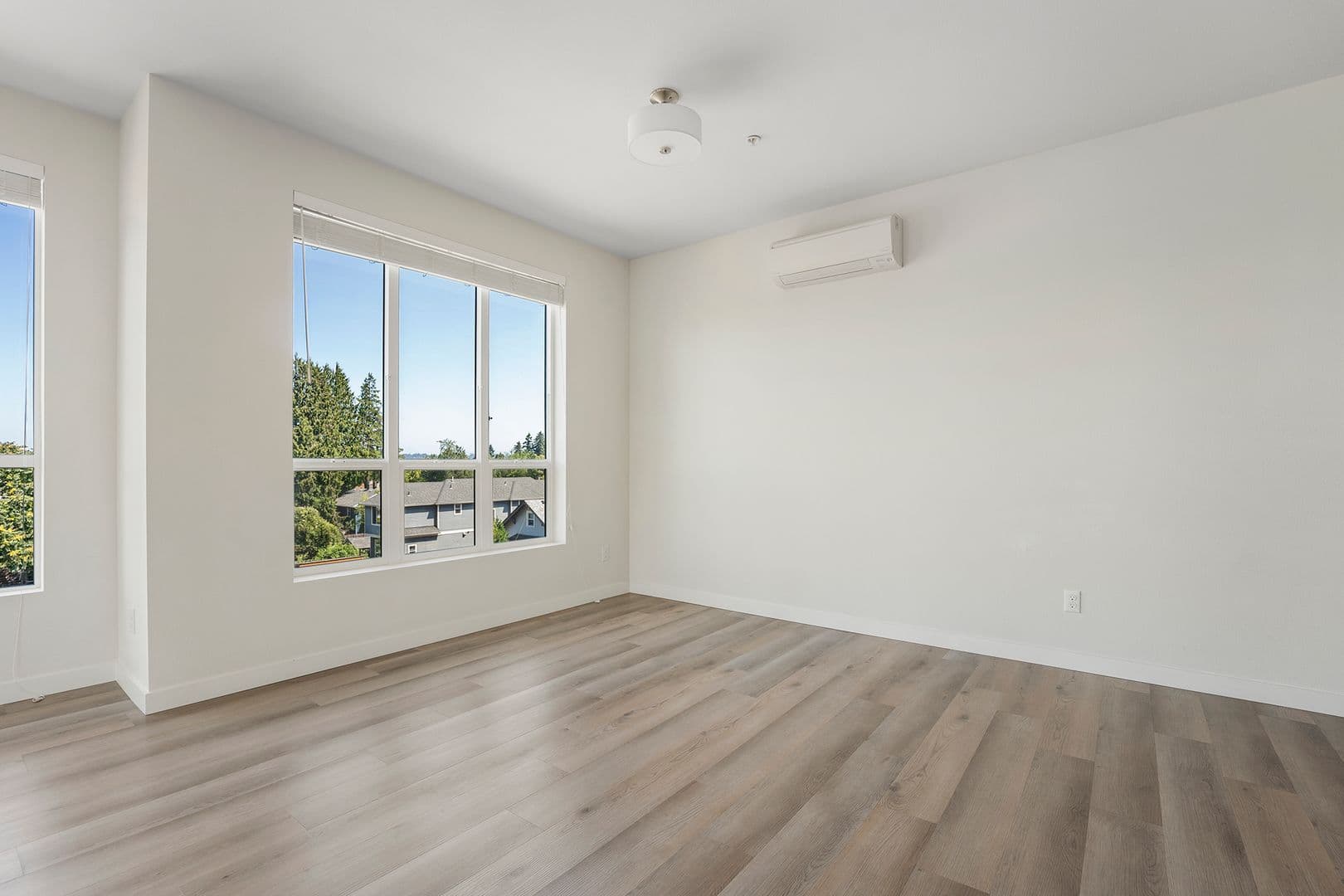 Portland House: 425 NE Bryant St #304