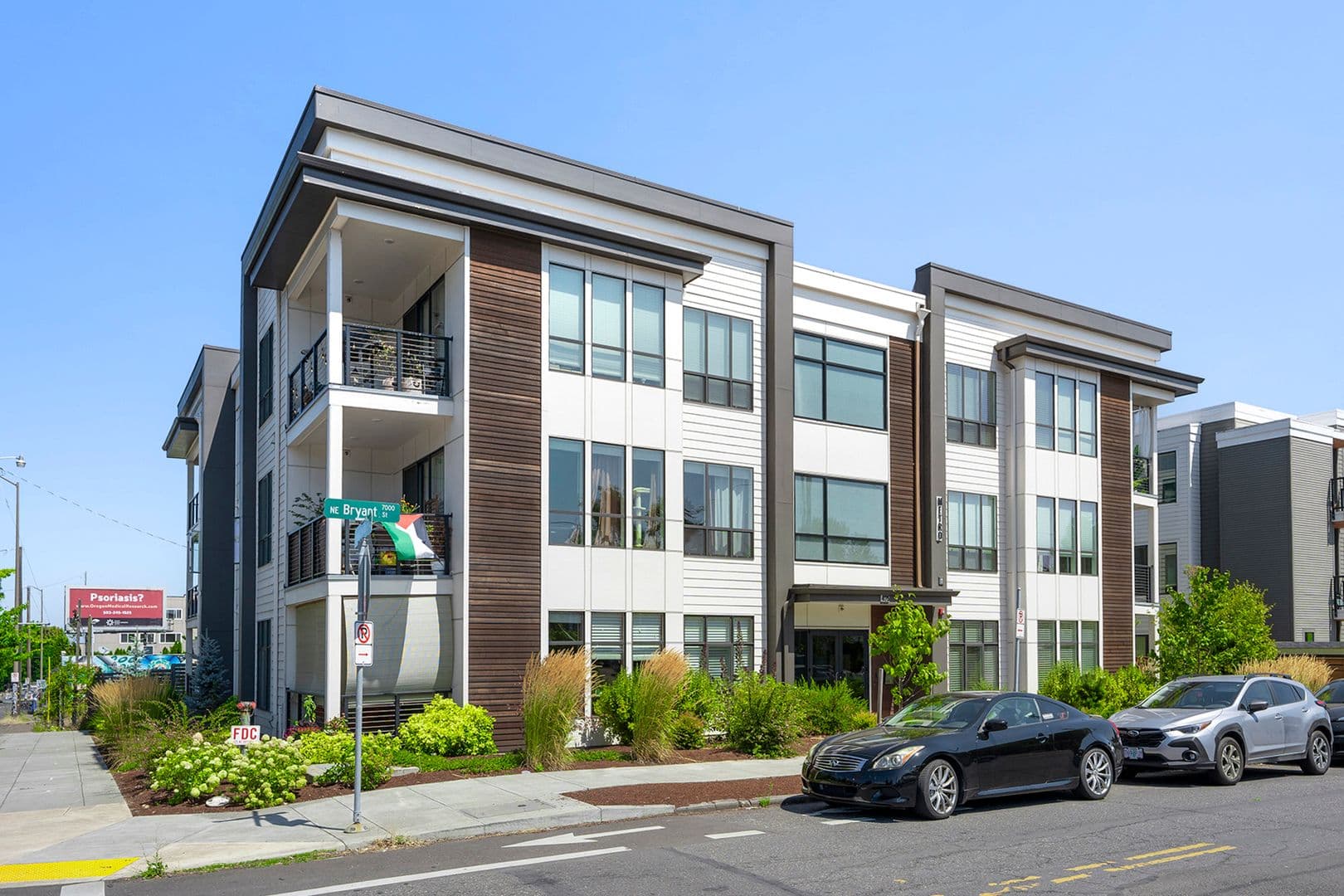Portland House: 425 NE Bryant St #304