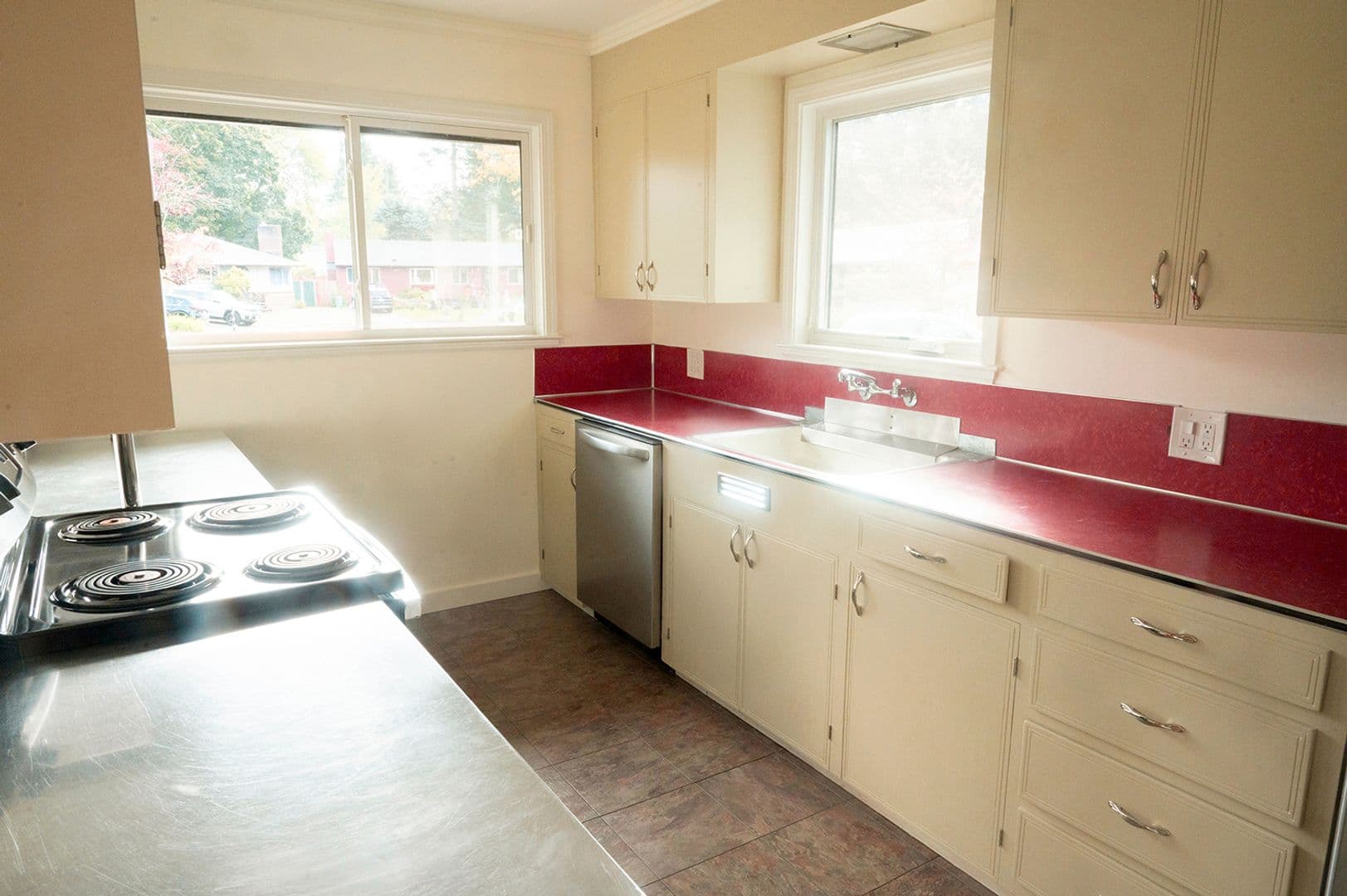 Portland House: 2925 SE 64th Ave