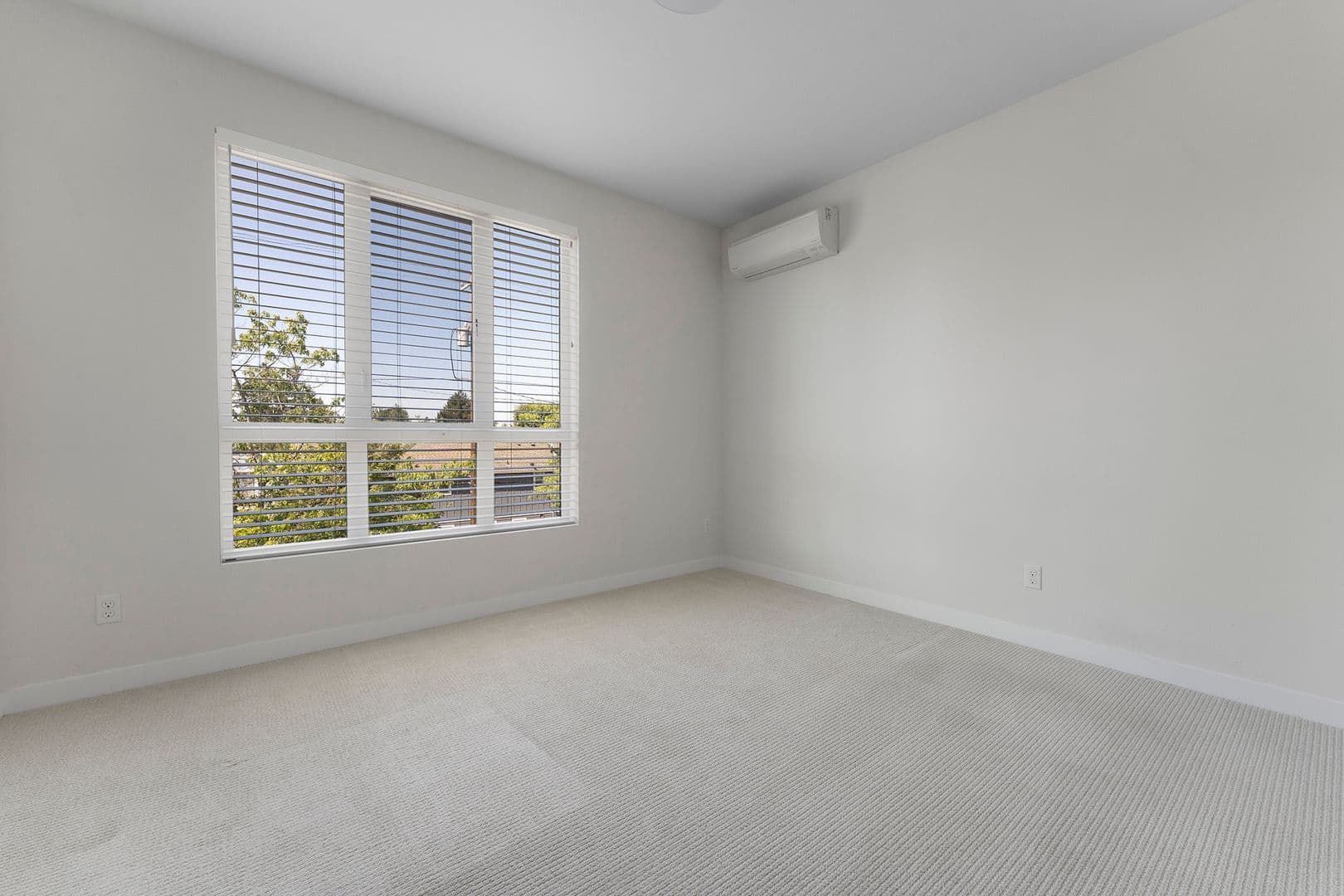 Portland House: 425 NE Bryant St #304