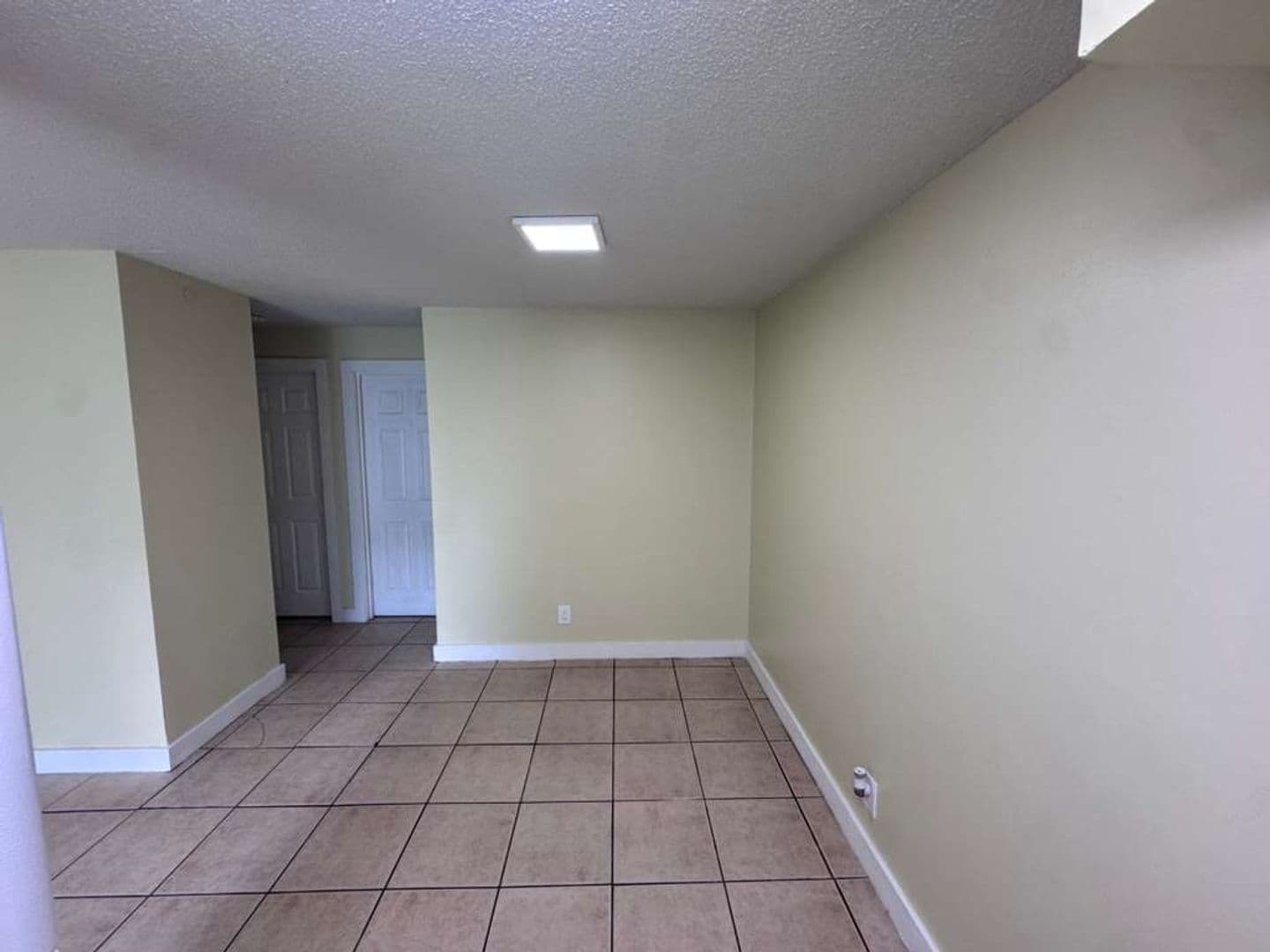 Vero Beach Apartment: 1875 40 AVE