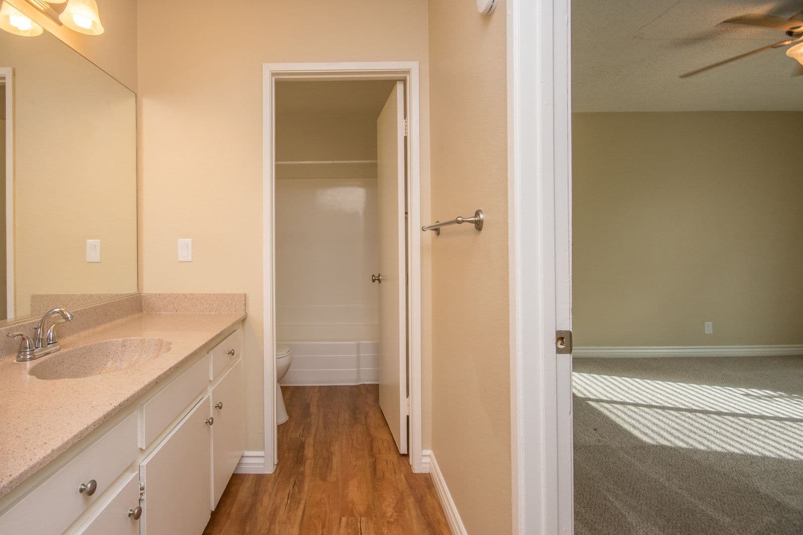 Oceanside Apartment: 2330 Paseo De Laura