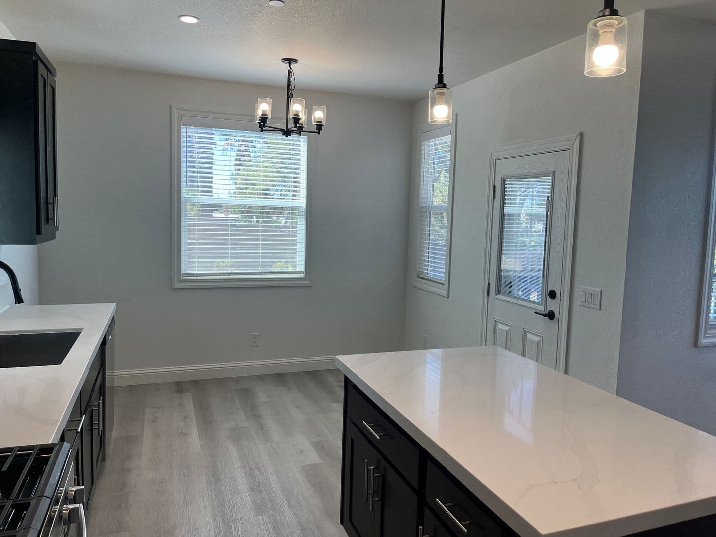 Vista House: 2301-3 Bautista Ave