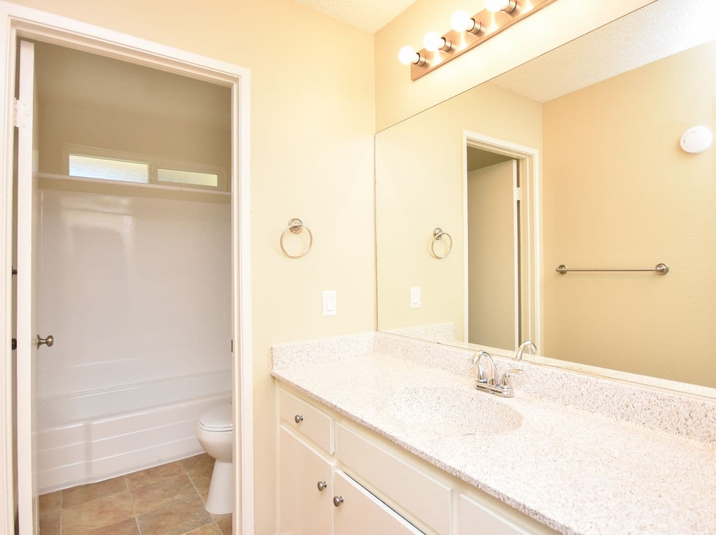 Oceanside Apartment: 2330 Paseo De Laura