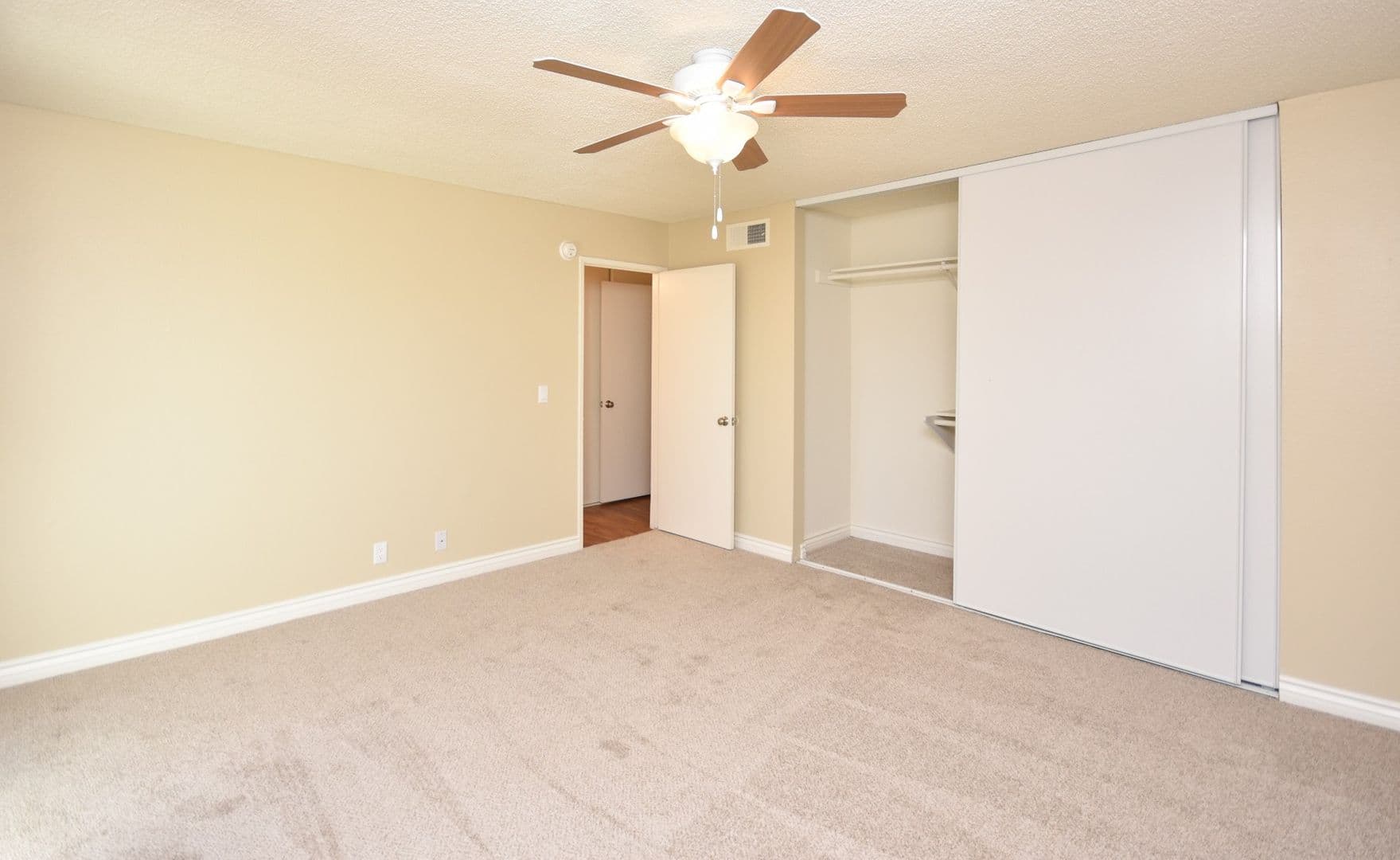 Oceanside Apartment: 2330 Paseo De Laura