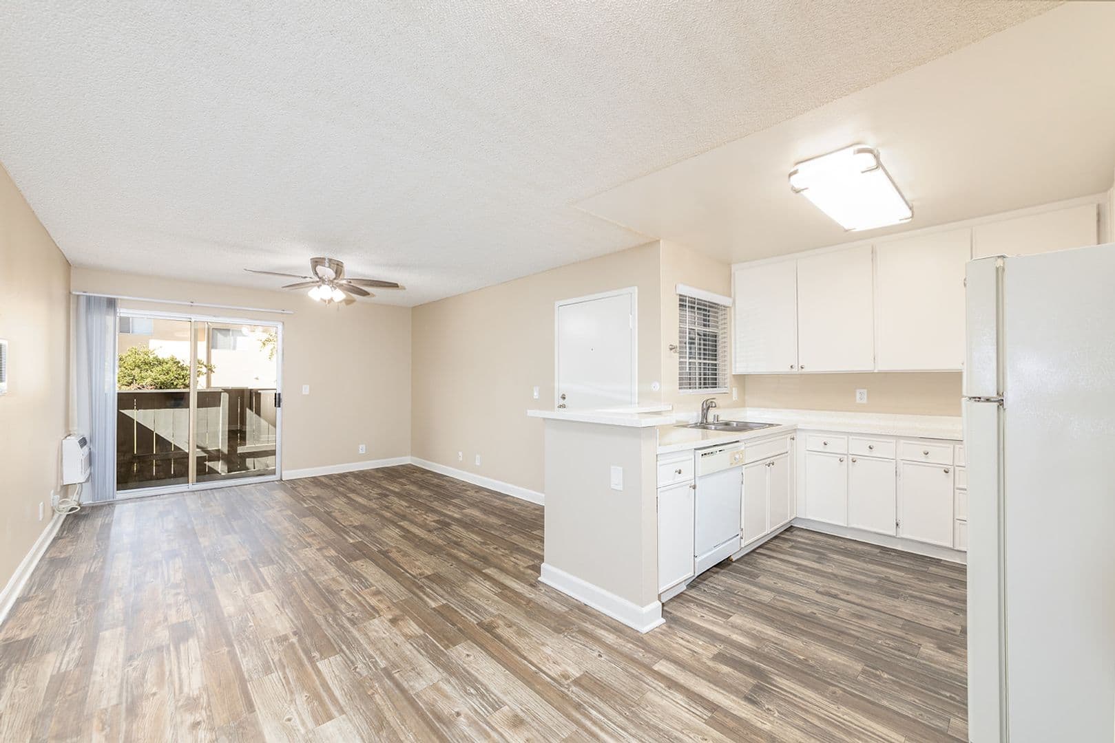 Lakeside Apartment: 9413 Winter Gardens