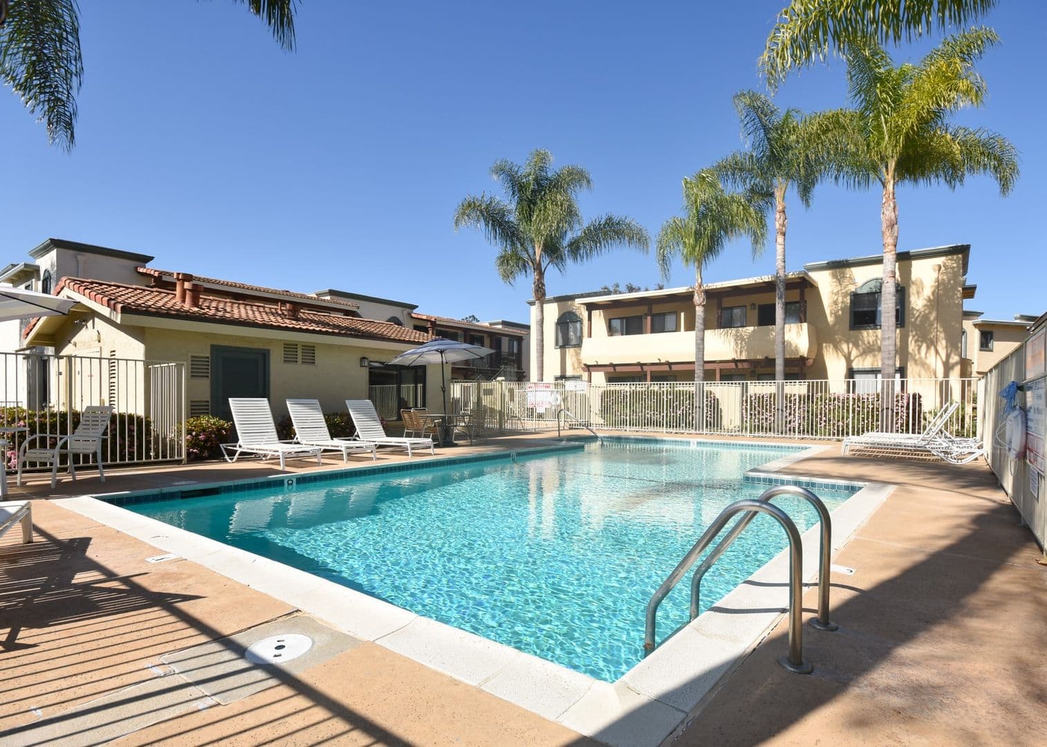 Oceanside Apartment: 2330 Paseo De Laura